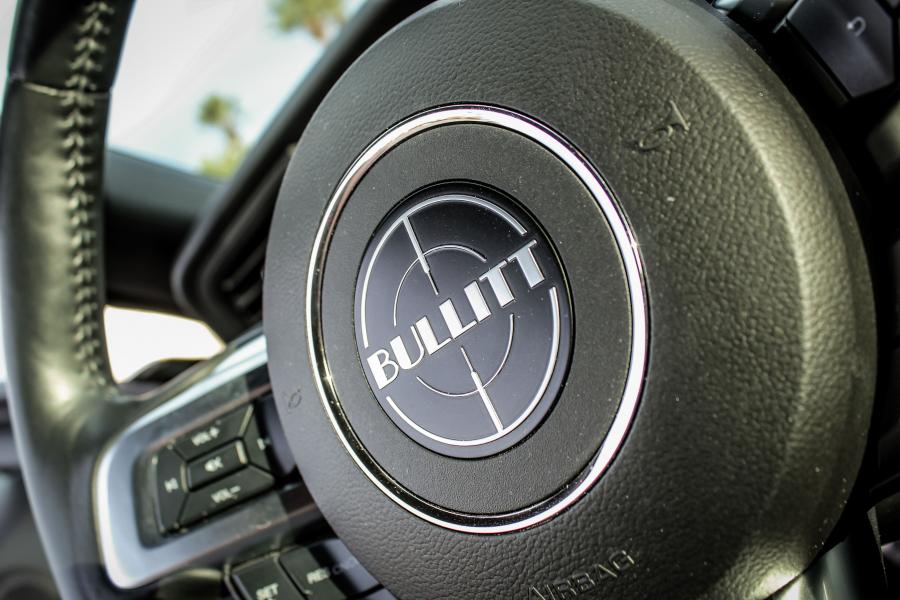 Детали интерьера Ford Mustang Bullitt 2018 года  (NA) (фото 33 из 40)